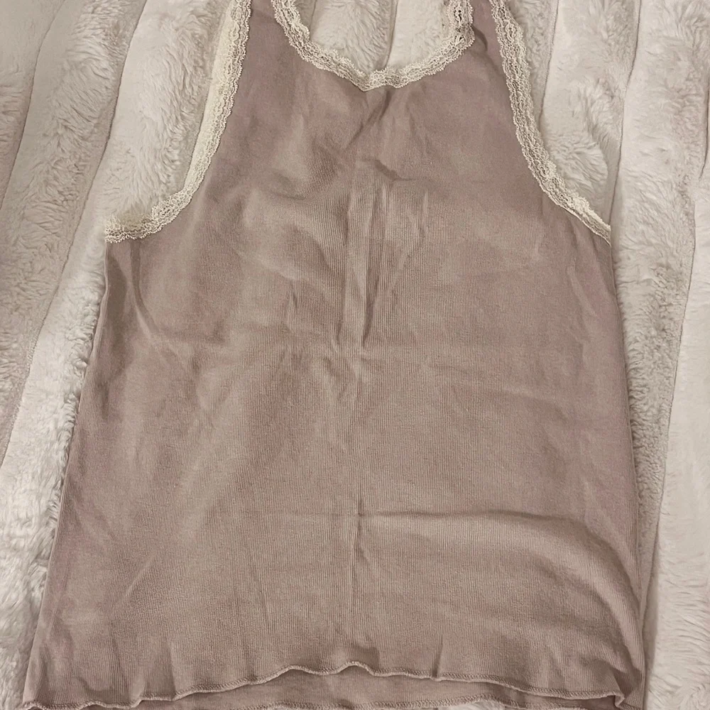 Lace Trim Mauve Tank Top - Picture 2 of 2